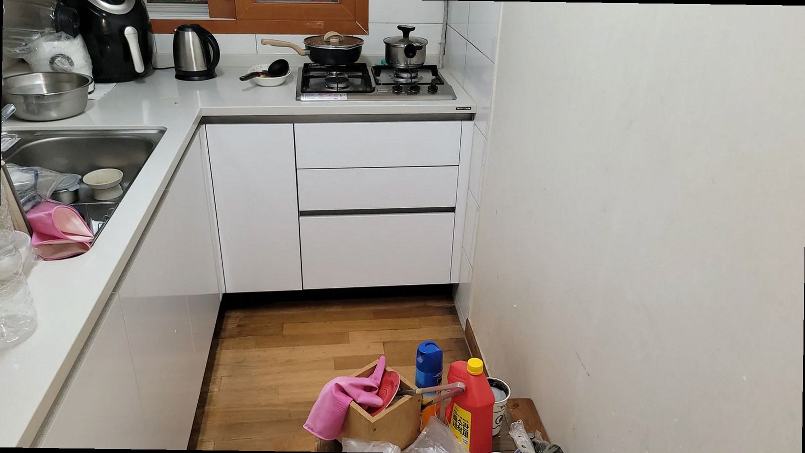 천안시 서북구 쌍용1동 싱크대도배변색 누수탐지 현장 이미지