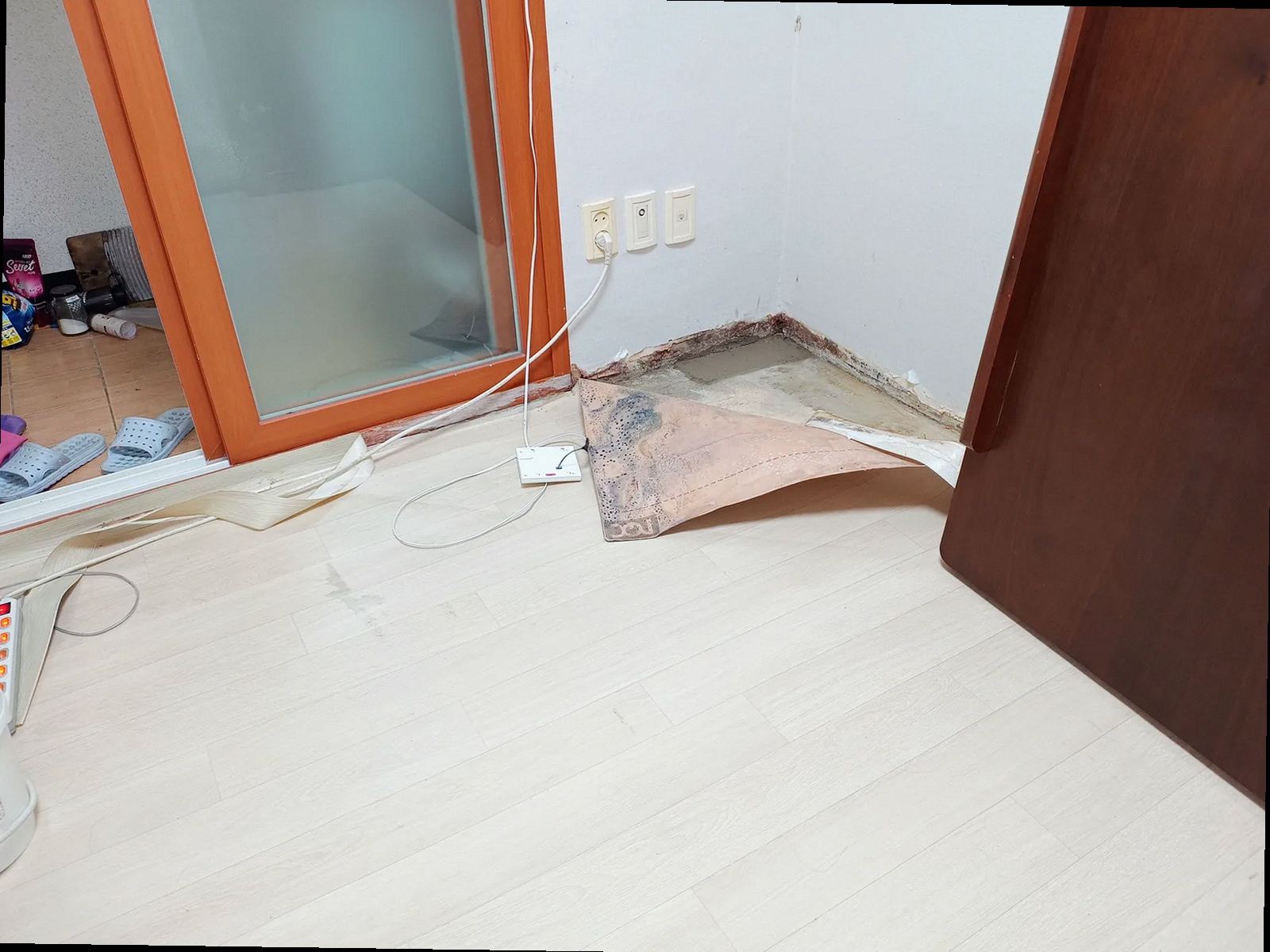 천안시 서북구 두정동 누수탐지 안방누수 사례로 본 누수증상과 탐지 포인트