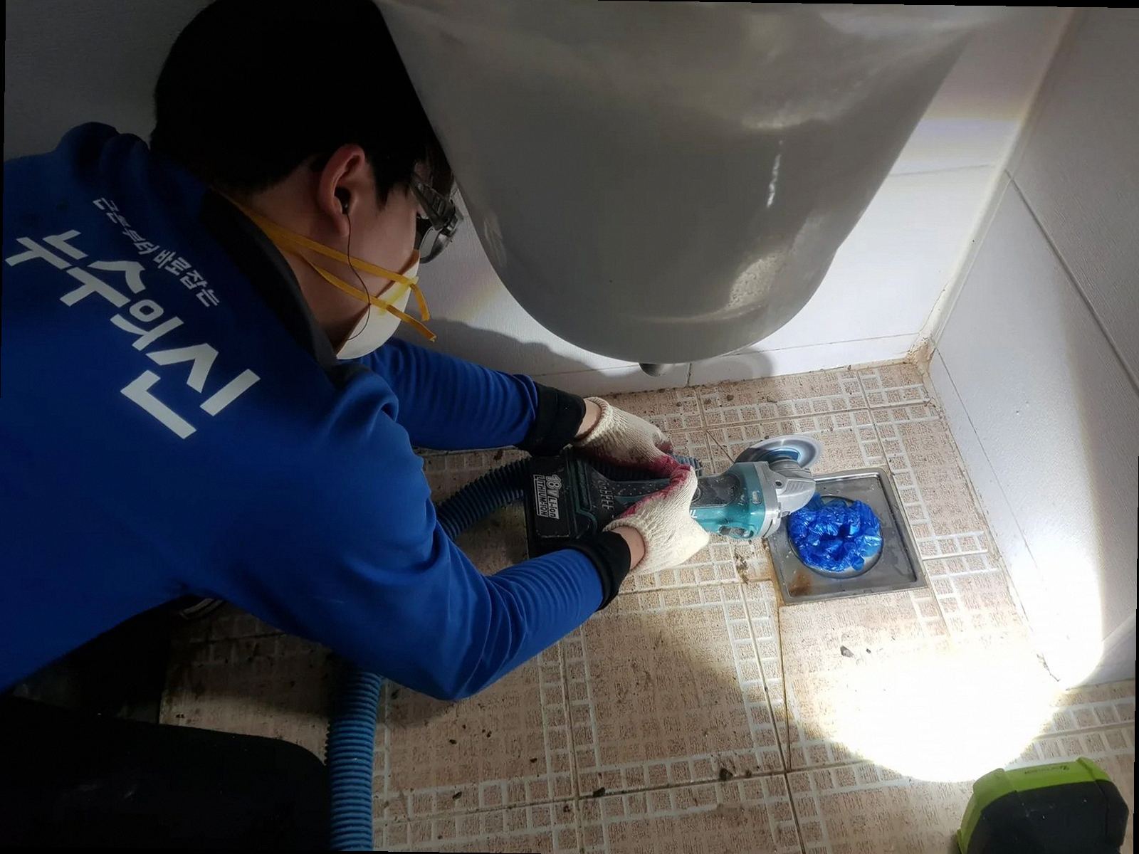 천안시 서북구 부대동 보일러배관터짐 누수탐지 현장 이미지